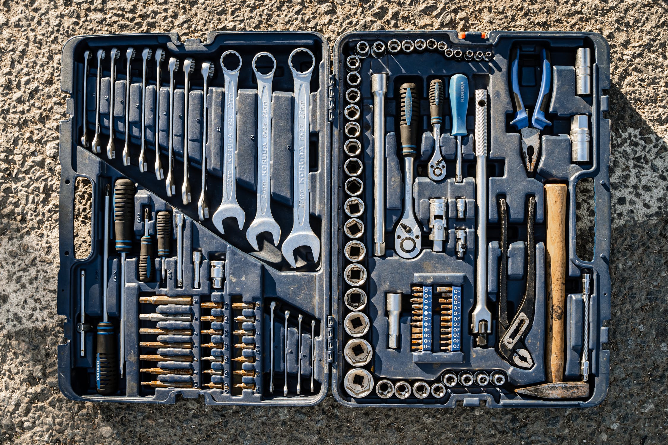 Caisses à outils complètes au meilleur prix !