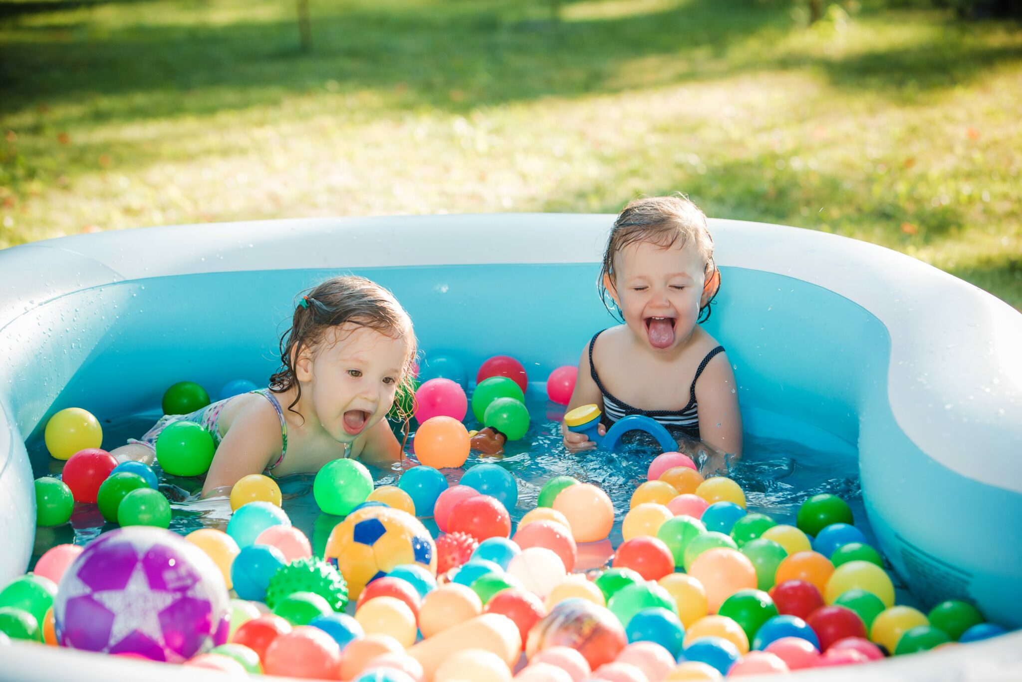 VOXON Piscine pour Enfants, Piscines Gonflables avec Jets 250x180x55cm,  Piscines Gonflables pour Enfant avec Jet d'eau pour Cours, Jardins et Faire  la fête l'été : : Jeux et Jouets