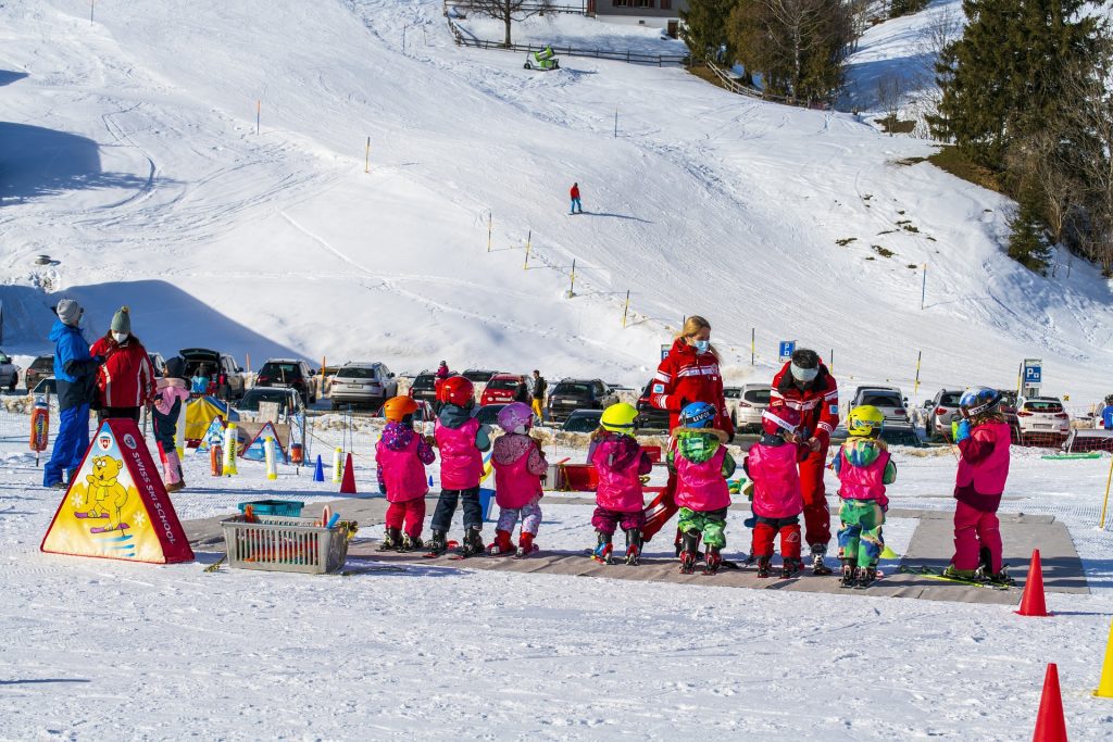 Nos conseils de vêtements à mettre sous la combinaison de ski des enfants