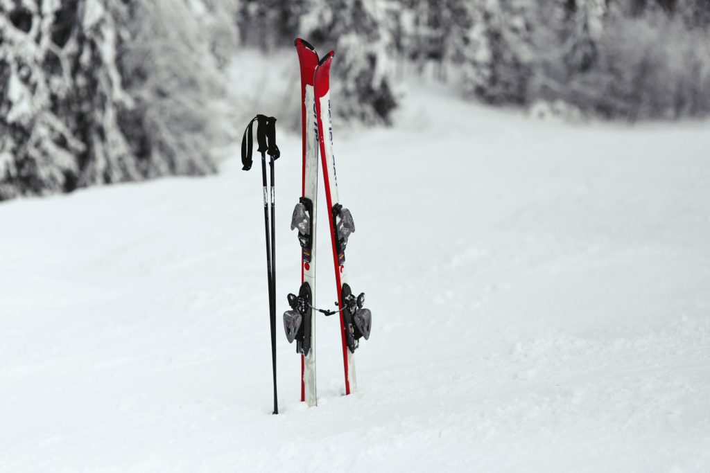 Skis alpins : comment les choisir ?