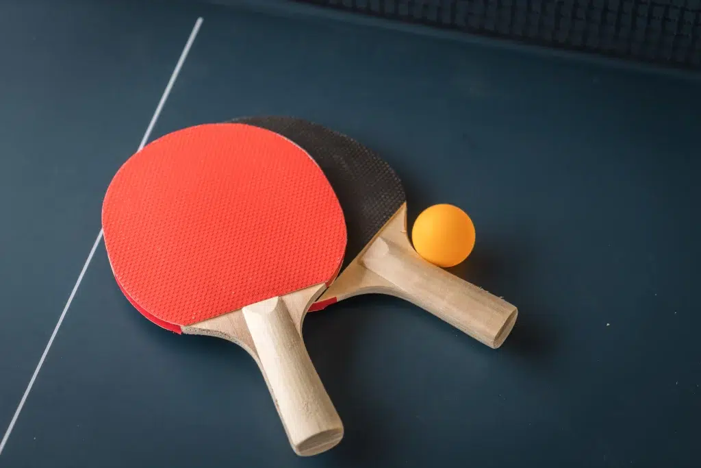 Quelles différences entre ping-pong et tennis de table ?
