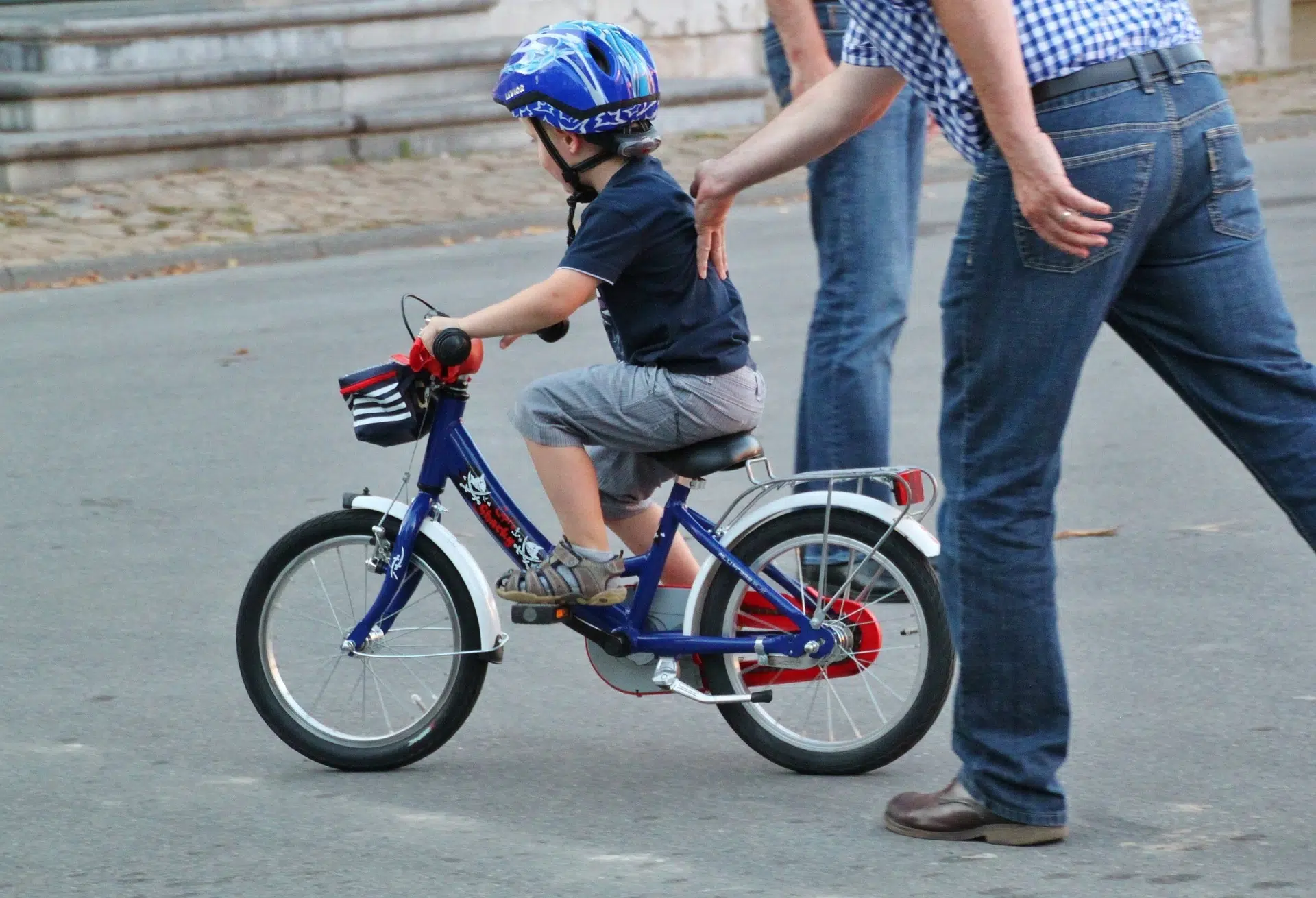 CASQUE VELO ENFANT BLEU - Mr.Bricolage