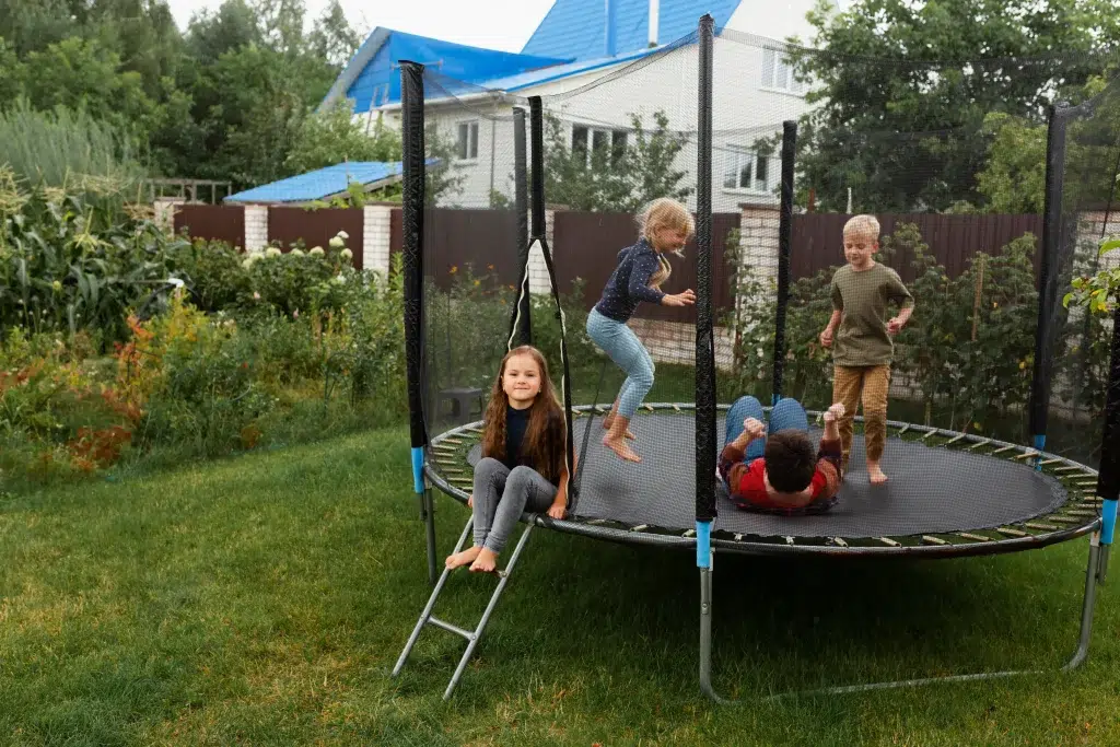 À partir de quel âge faire du trampoline de jardin ?