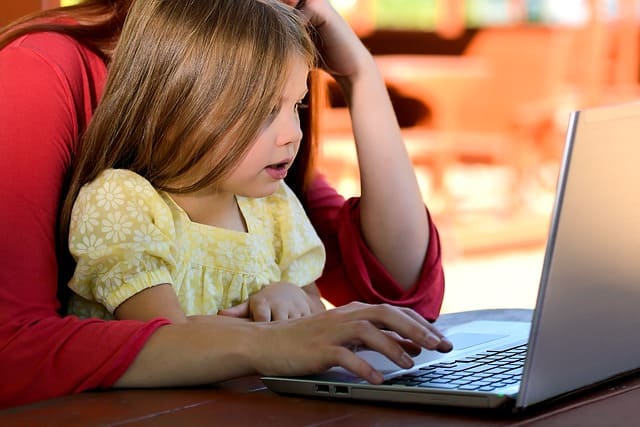Les écrans sont-ils sans danger sur la santé des enfants ?