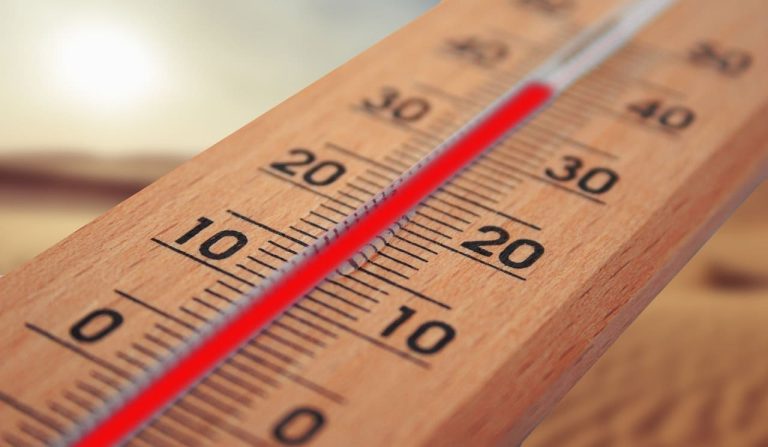 Lorsque les fortes chaleurs estivales arrivent, on aimerait pouvoir profiter d'un habitat ou d'un bureau bien climatisé.