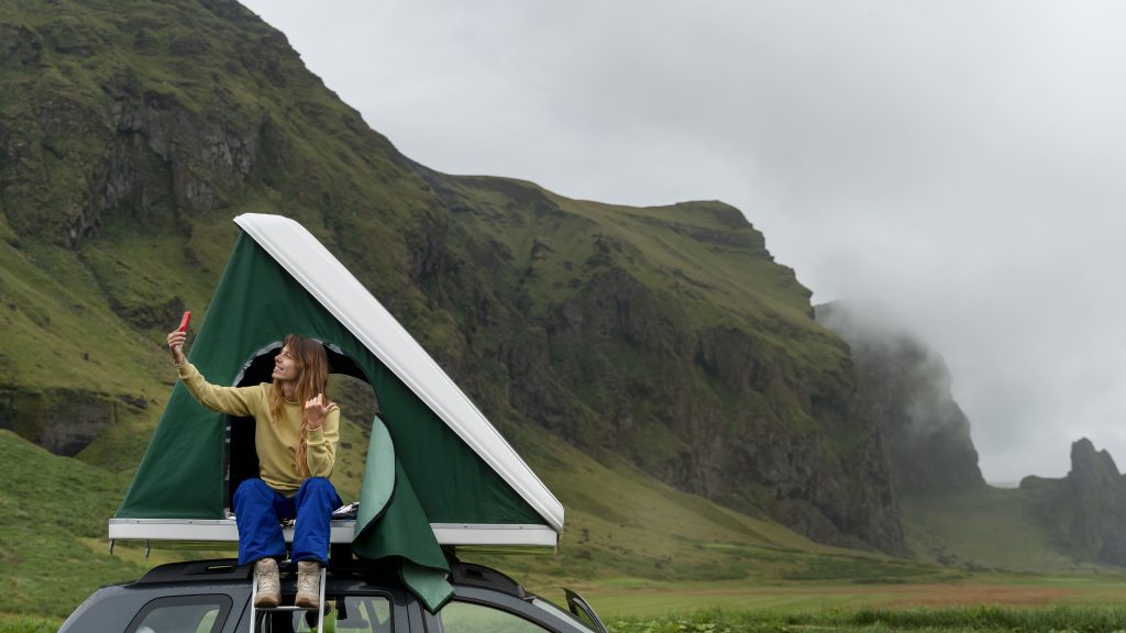 5 raisons de voyager avec une tente de toit