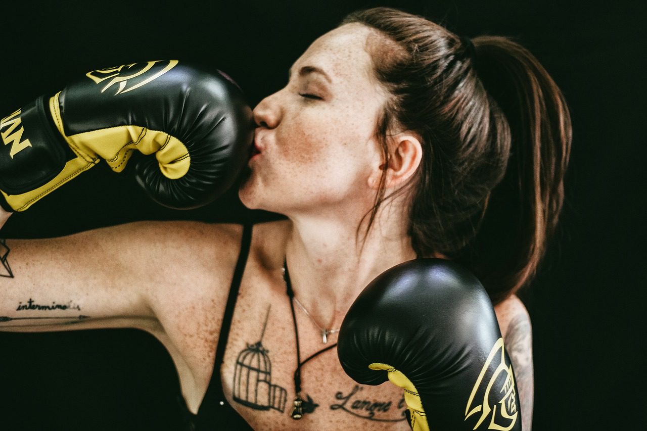 Dripex Sac de Frappe sur Pied Adulte 175cm Sac de Boxe Autoportant MMA  Punching Ball pour Karaté Fitness Taekwondo Idéal Cadeau - Noir :  : Sports et Loisirs