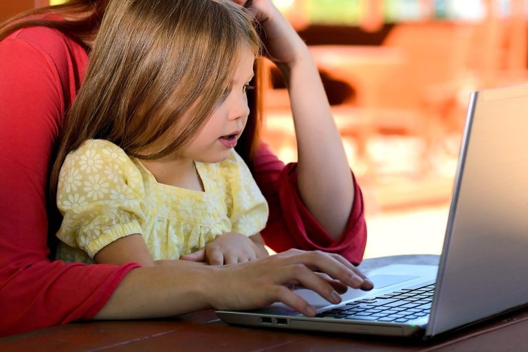 Pour les initier en douceur au monde de l’informatique, rien de tel qu’un ordinateur éducatif.