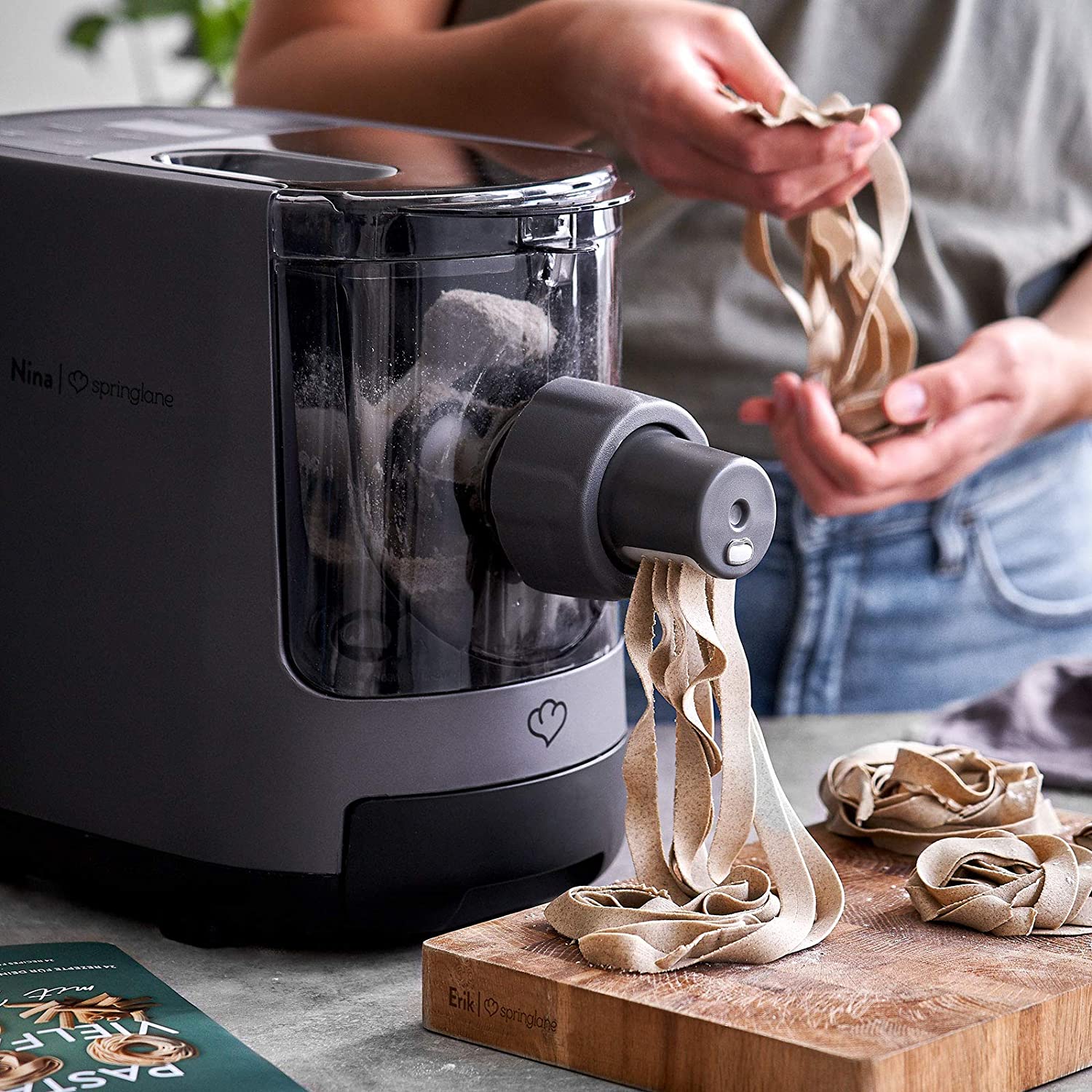 Machine à pâtes et tagliatelles fraîches
