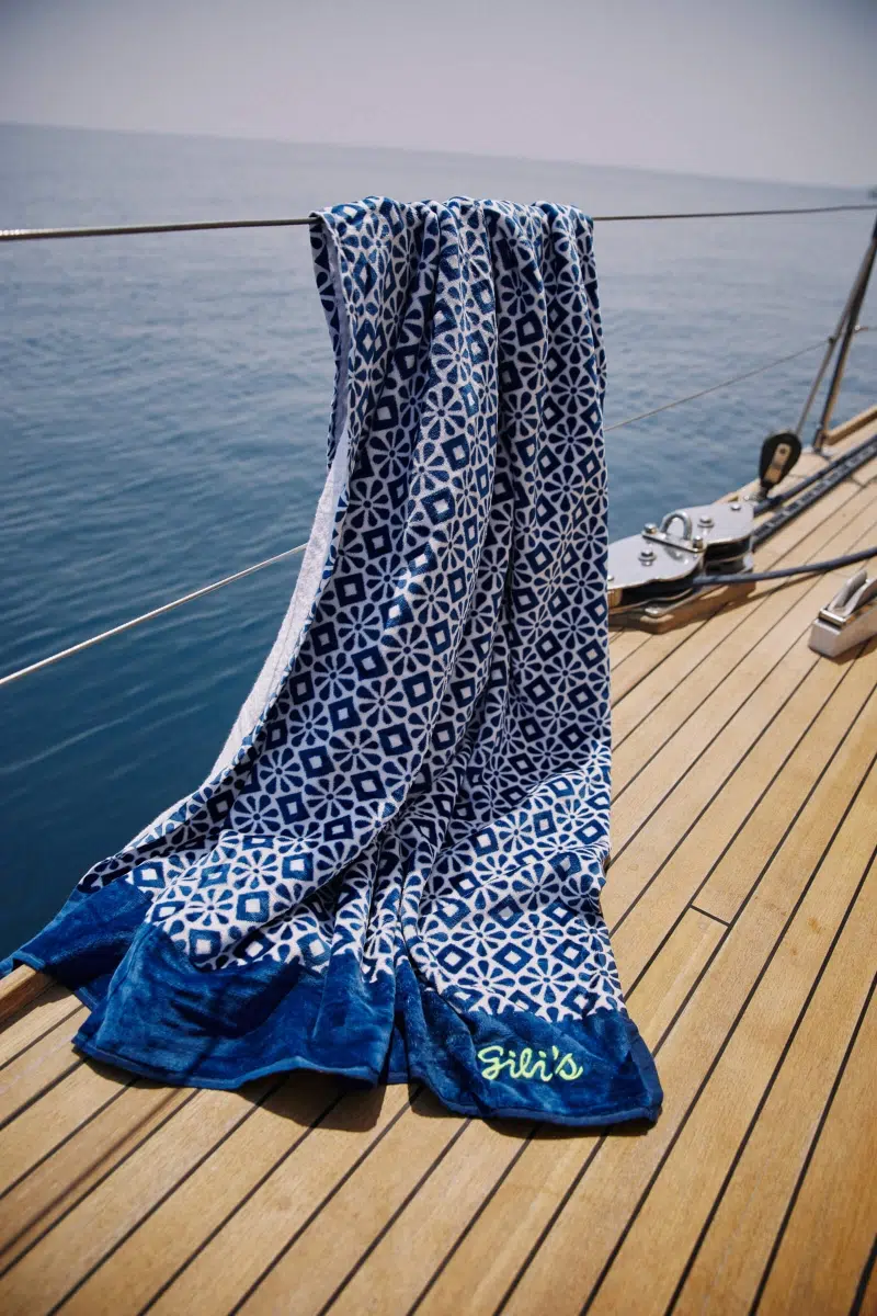 Le haut de gamme : Serviette de plage Azulejos Gili’s