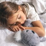 Gastro-entérite chez l&rsquo;enfant : ce qu&rsquo;il faut faire dans les 24 premières heures, et quand consulter