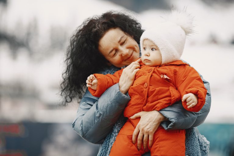 Tout ce qu’il faut savoir avant de partir en vacances au ski avec bébé