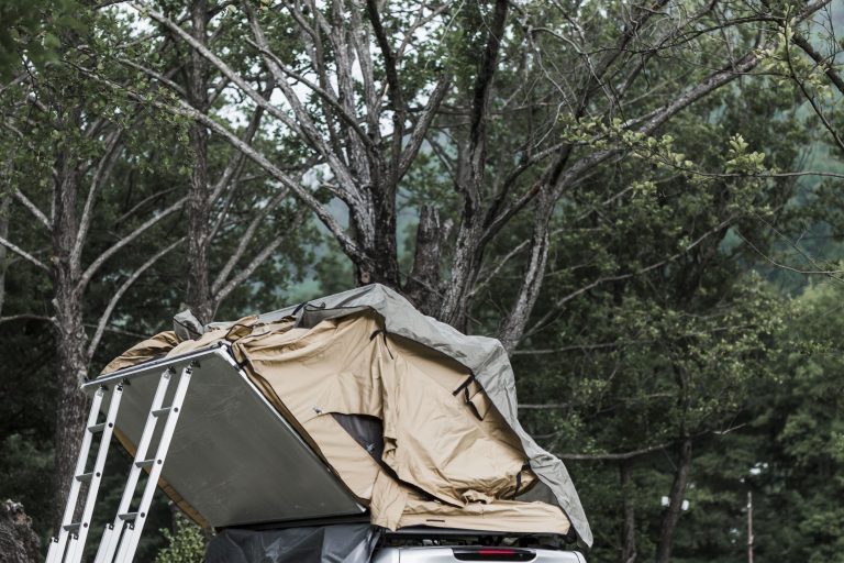 Comment installer sa tente de toit