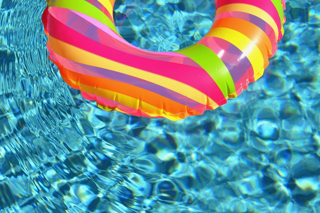 Bouée dans piscine