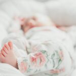 Prime de naissance 2026 : 1 093,11 euros par enfant, versés au 7e mois de grossesse ; les plafonds à connaître