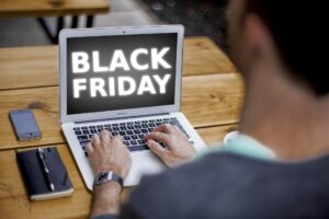 Attention aux arnaques en ligne pendant le Black Friday.
