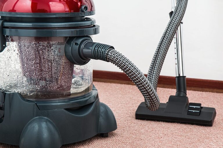 Aspirateur laveur et aspirateur robot : véritable innovation ou gadget ?
