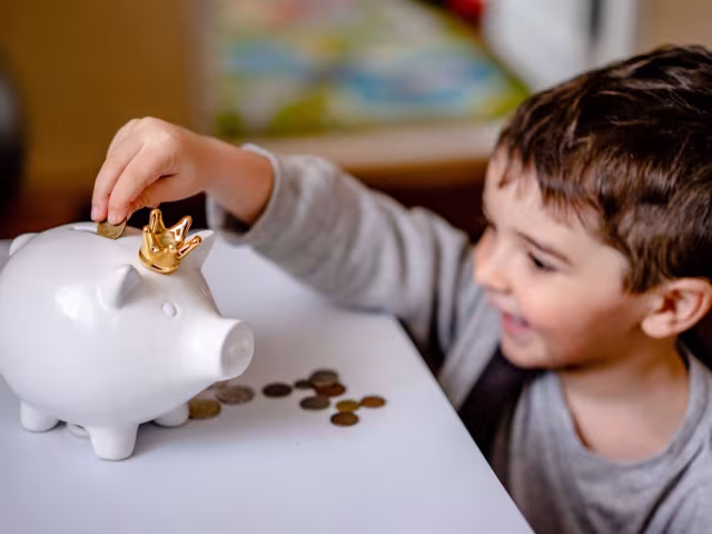 Gel des allocations familiales en 2027 : ce que prévoit le budget