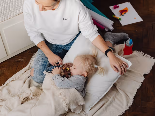 Changement d&rsquo;heure du 25 octobre 2026 : comment éviter une semaine de réveils à 5 h avec les enfants (méthode par âge)