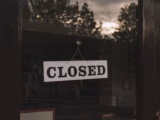 Commerce pillé ou vitrine brisée le 17 octobre : comment être indemnisé ?