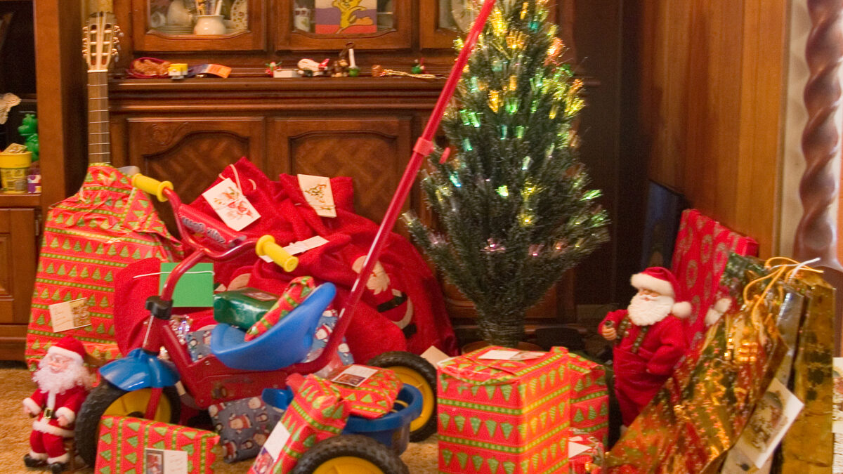Des cadeaux de Noël emballés