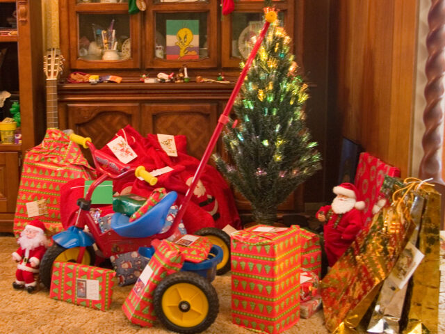 Budget de Noël : ce que dépensent les familles, et neuf façons de dépenser moins sans décevoir