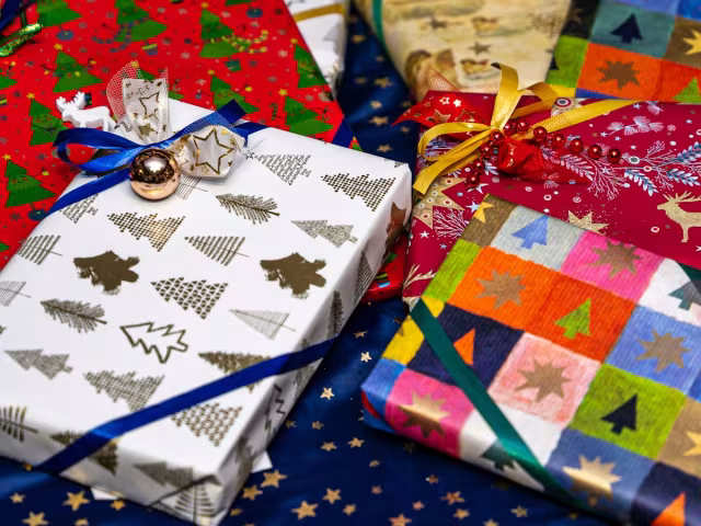 Idées cadeaux à moins de 50 euros : notre sélection par destinataire pour Noël 2026