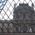 Toussaint 2026 à Paris : la Fête des formes gratuite au Louvre, Pariscience, et les sorties qui ne coûtent rien avec des enfants