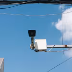 Caméra de surveillance : ce que la loi autorise chez soi et devant son commerce