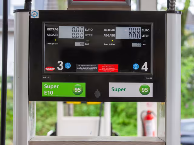 Aide carburant de 100 € : versement mi-octobre, demandes dès le 22 octobre